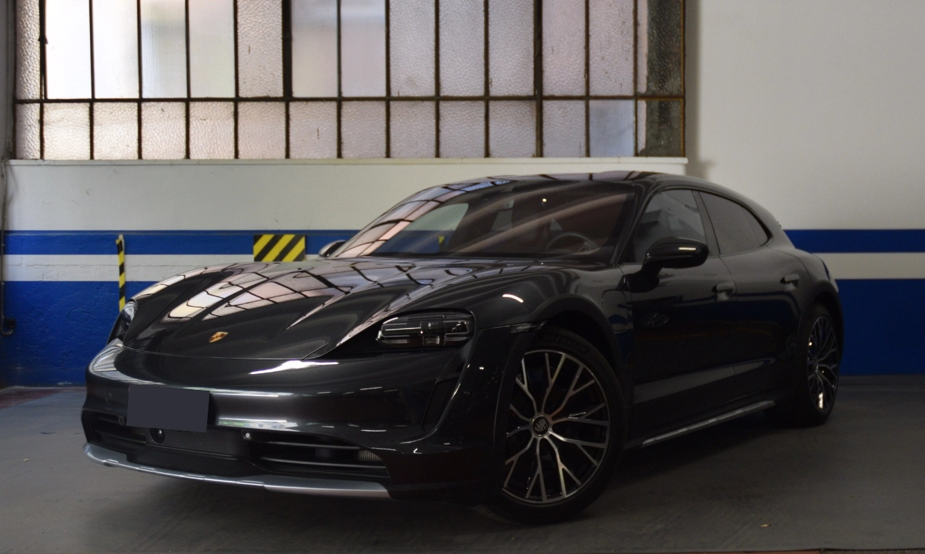 rent Porsche Taycan 4 Cross Turismo rent Porsche Taycan 4 Cross Turismo
